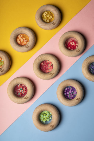 Hochet sensoriel Sensory Donut fraises