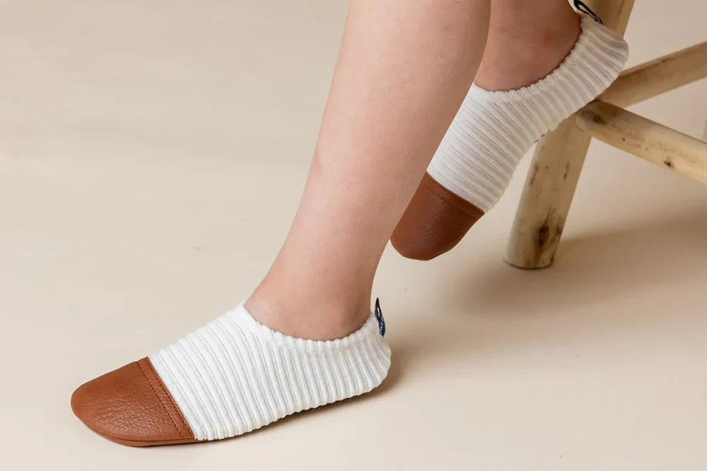 Les Pas Petits : Chaussons fourrés velours ivoire