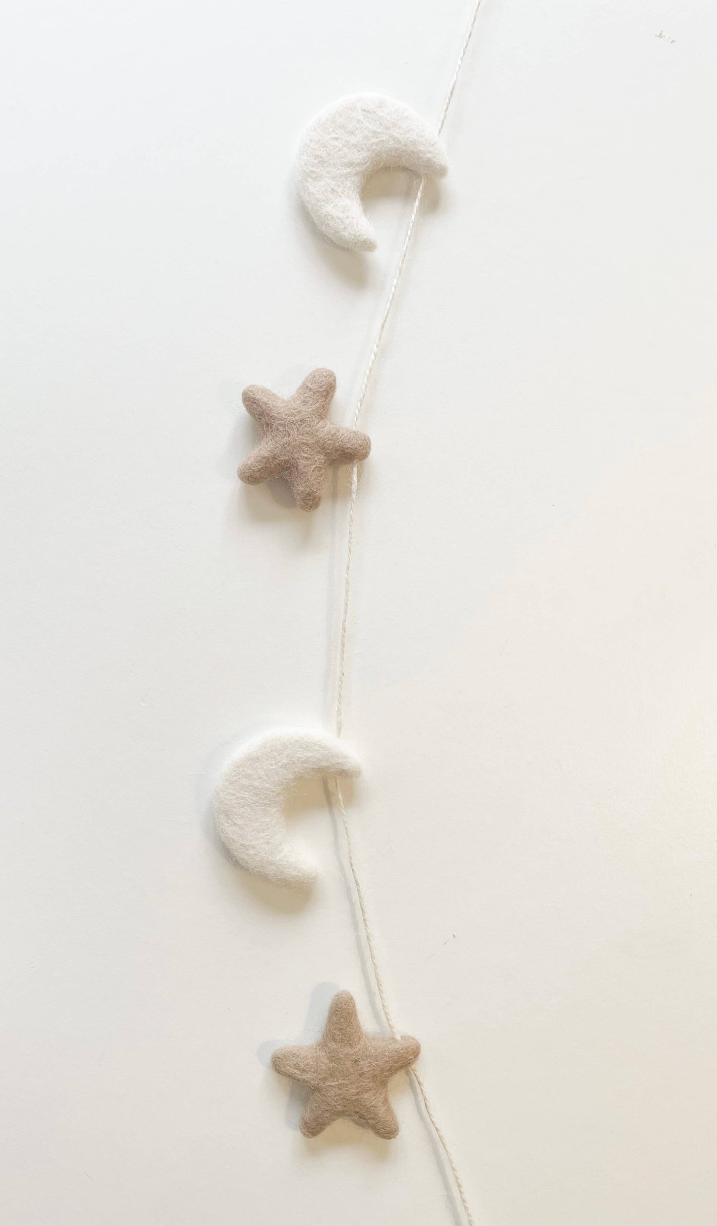 Guirlande Etoile et Lune en laine feutrée