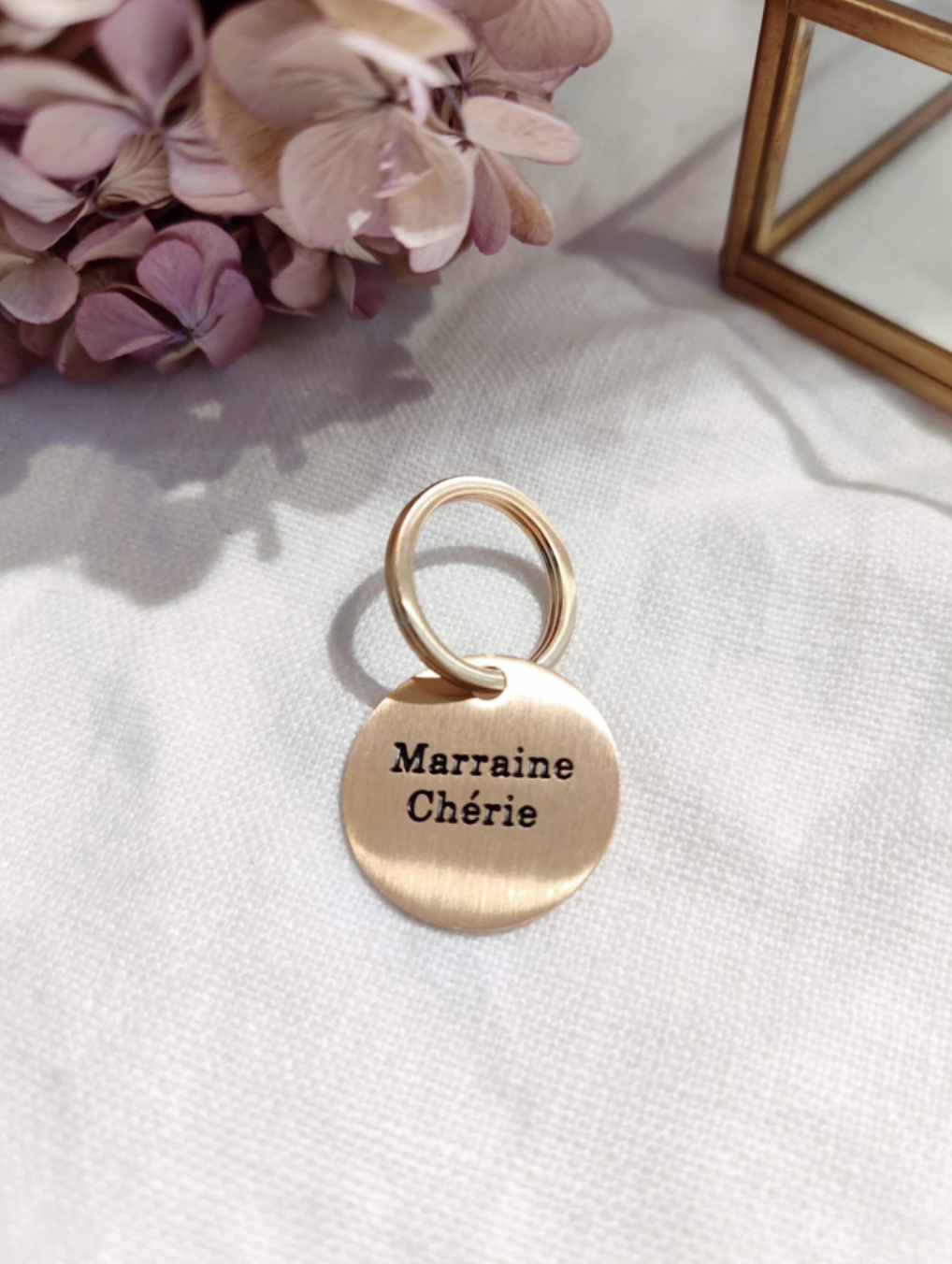 Porte clef "Marraine chérie" doré brossé