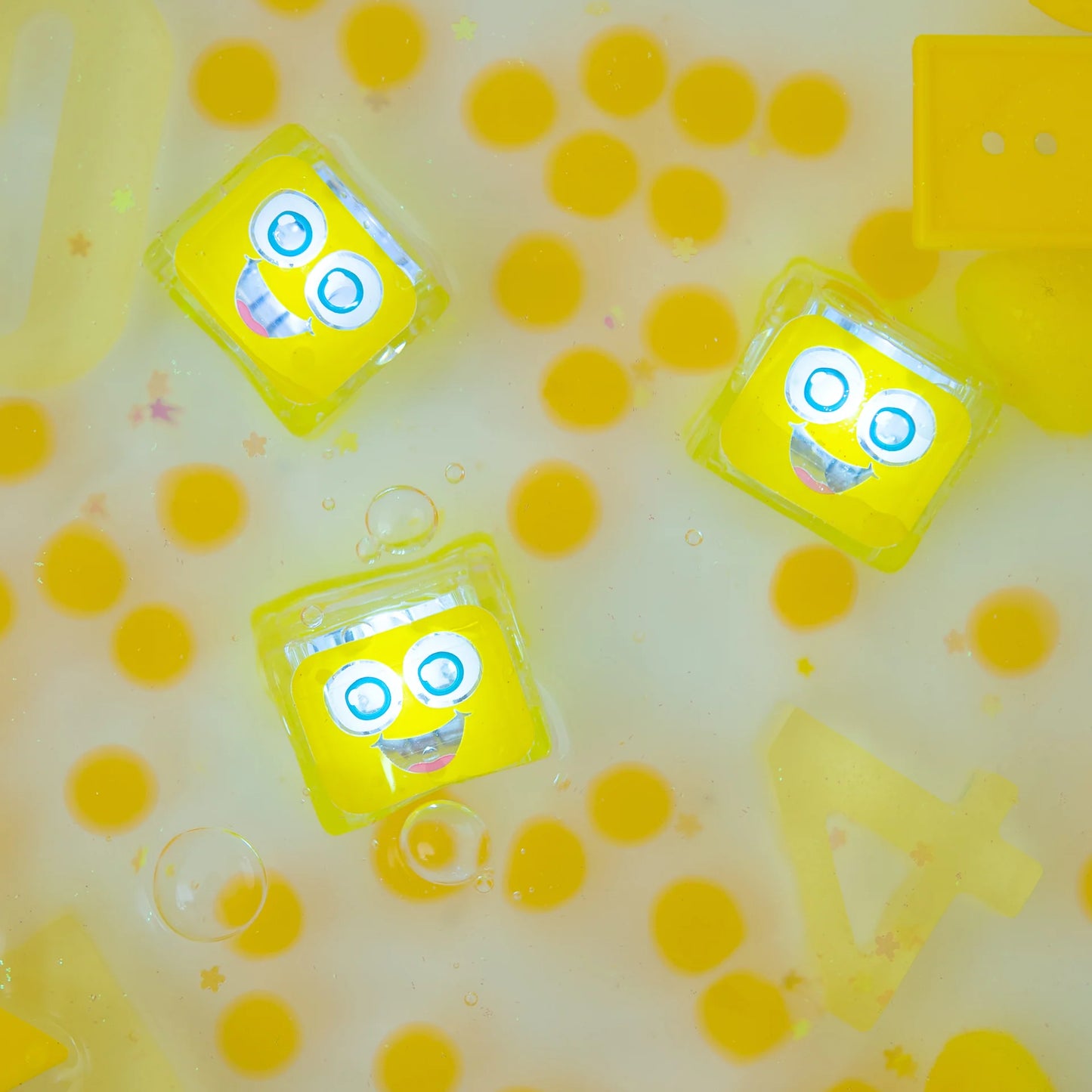 Cubes lumineux pour le bain jaune