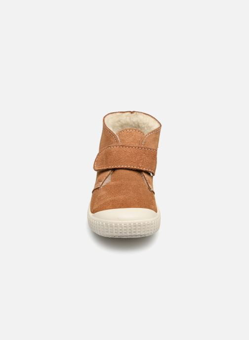 Victoria : chaussures montantes Camel fourrées à scratch en daim camel