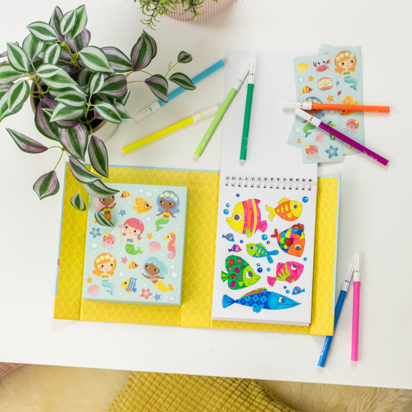 Set de coloriage carnet, feutres et autocollants