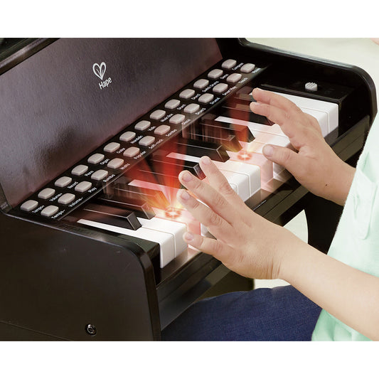 Piano droit noir avec apprentissage intéractif