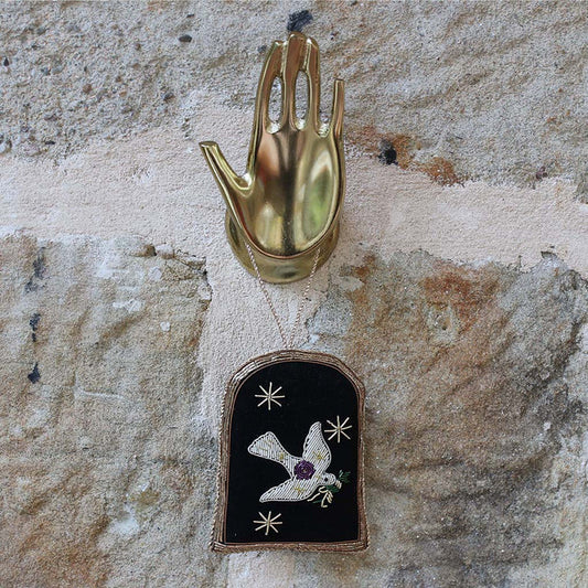 Suspension cadre brodé Colombe