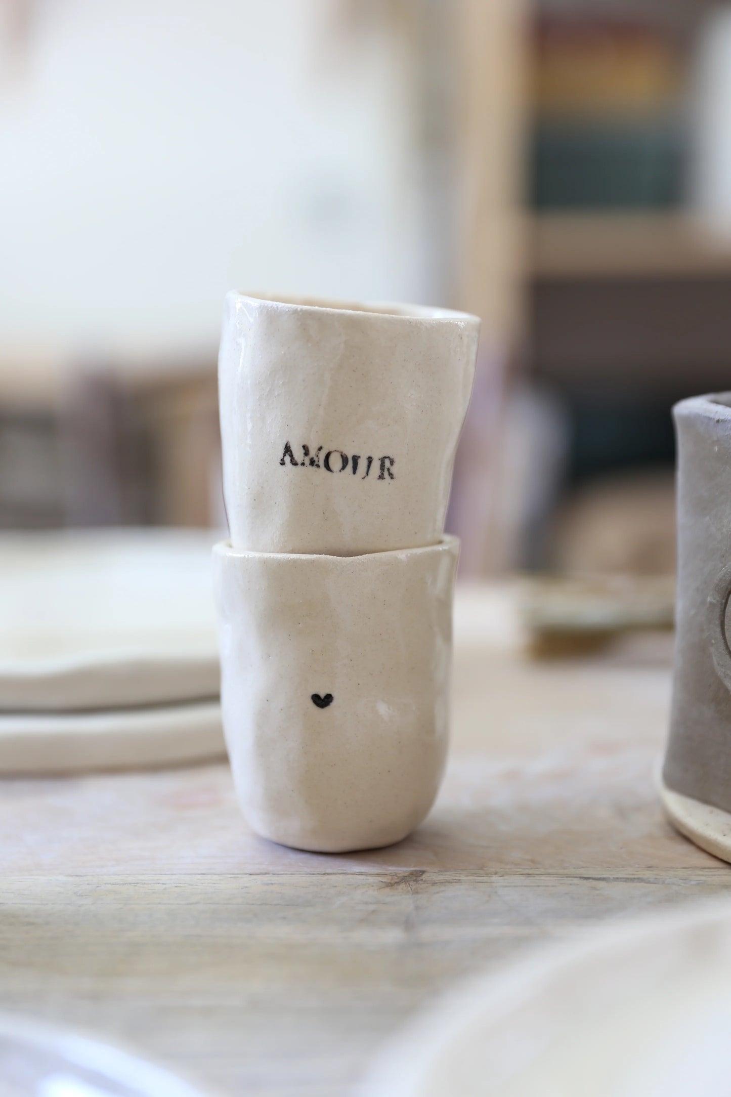 Tasse à message en grès