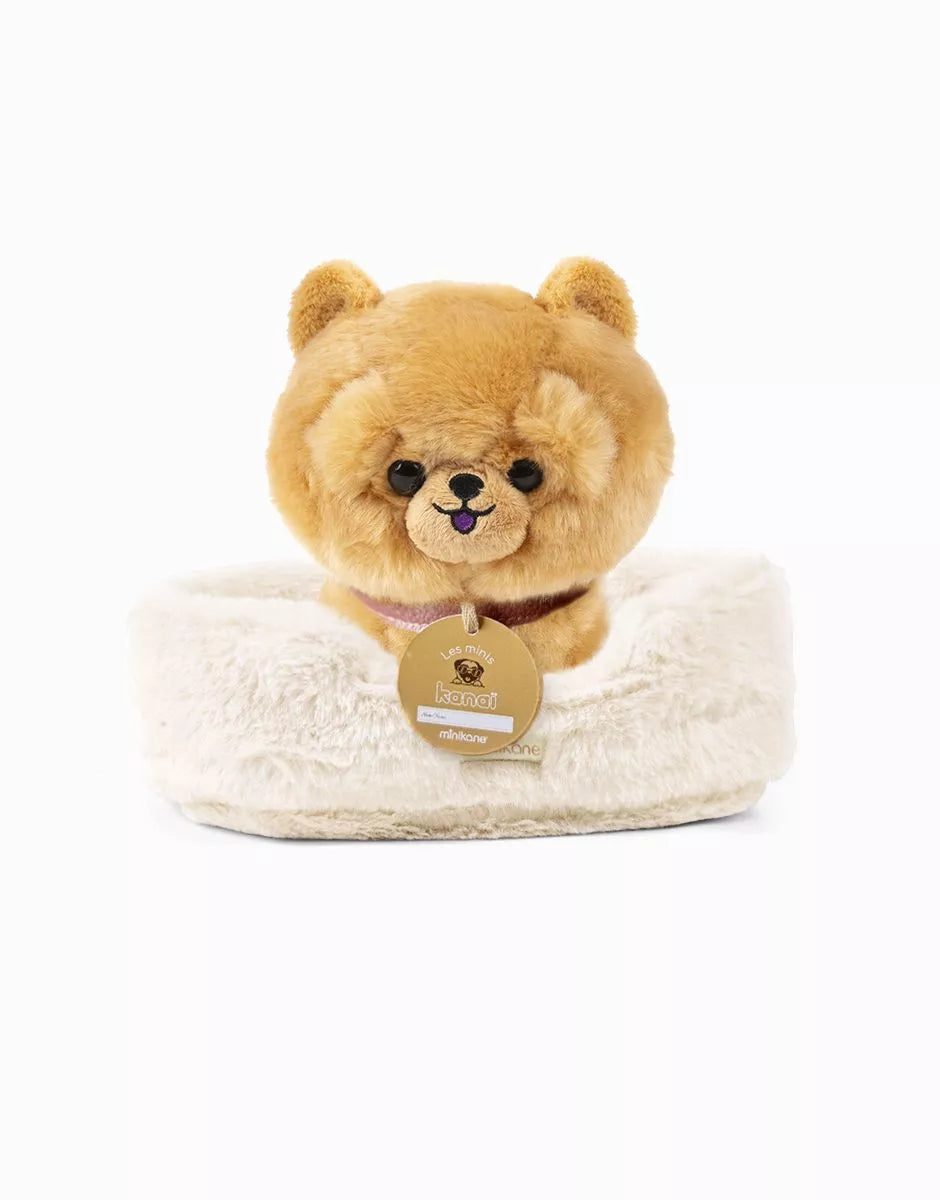 Loki, chien en peluche de 18cm avec collier et son panier en fausse fourrure écru