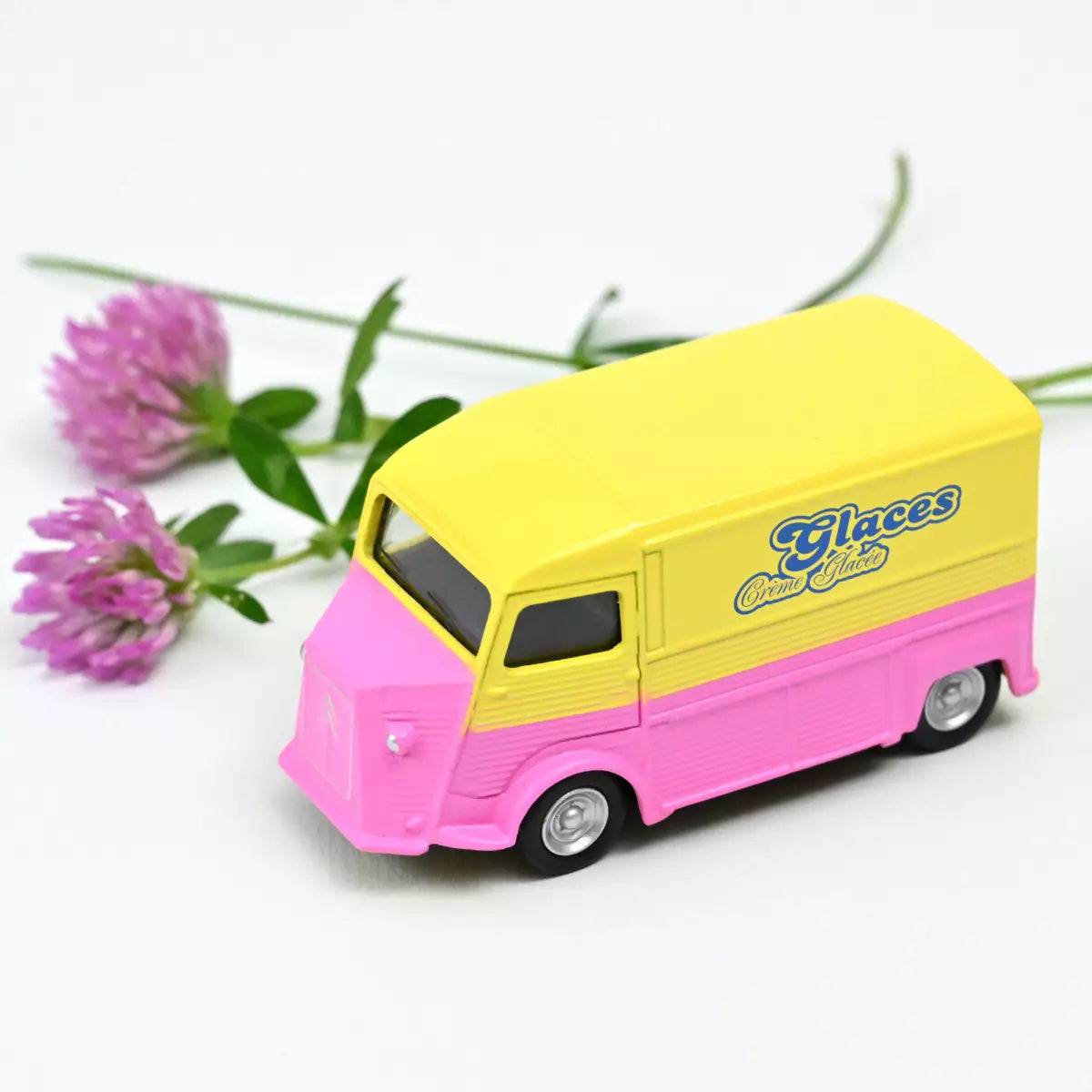 Petites voitures 1/64