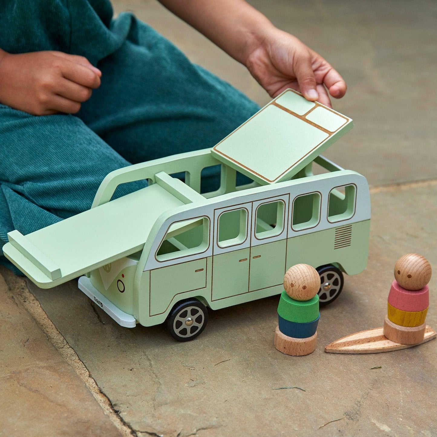 Van d'aventure en bois