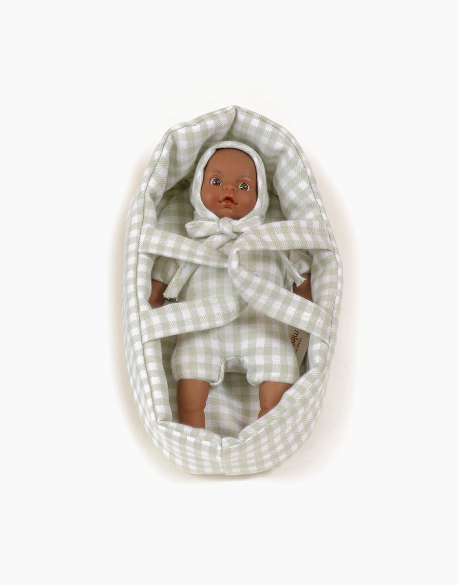 Minis – Pio aux yeux foncés et son couffin Vichy vert