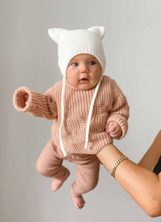 Bonnet bébé en tricot avec oreilles
