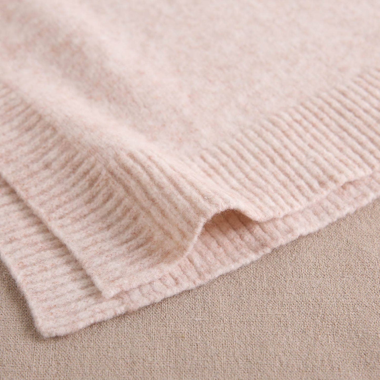 Gilet en tricot beige pour fille avec liens