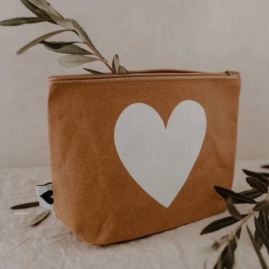 Pochette marron avec coeur