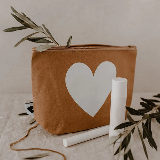 Pochette marron avec coeur