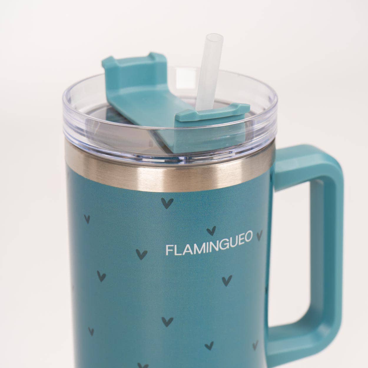 Gourde thermos verte en acier inoxydable avec des petits cœurs