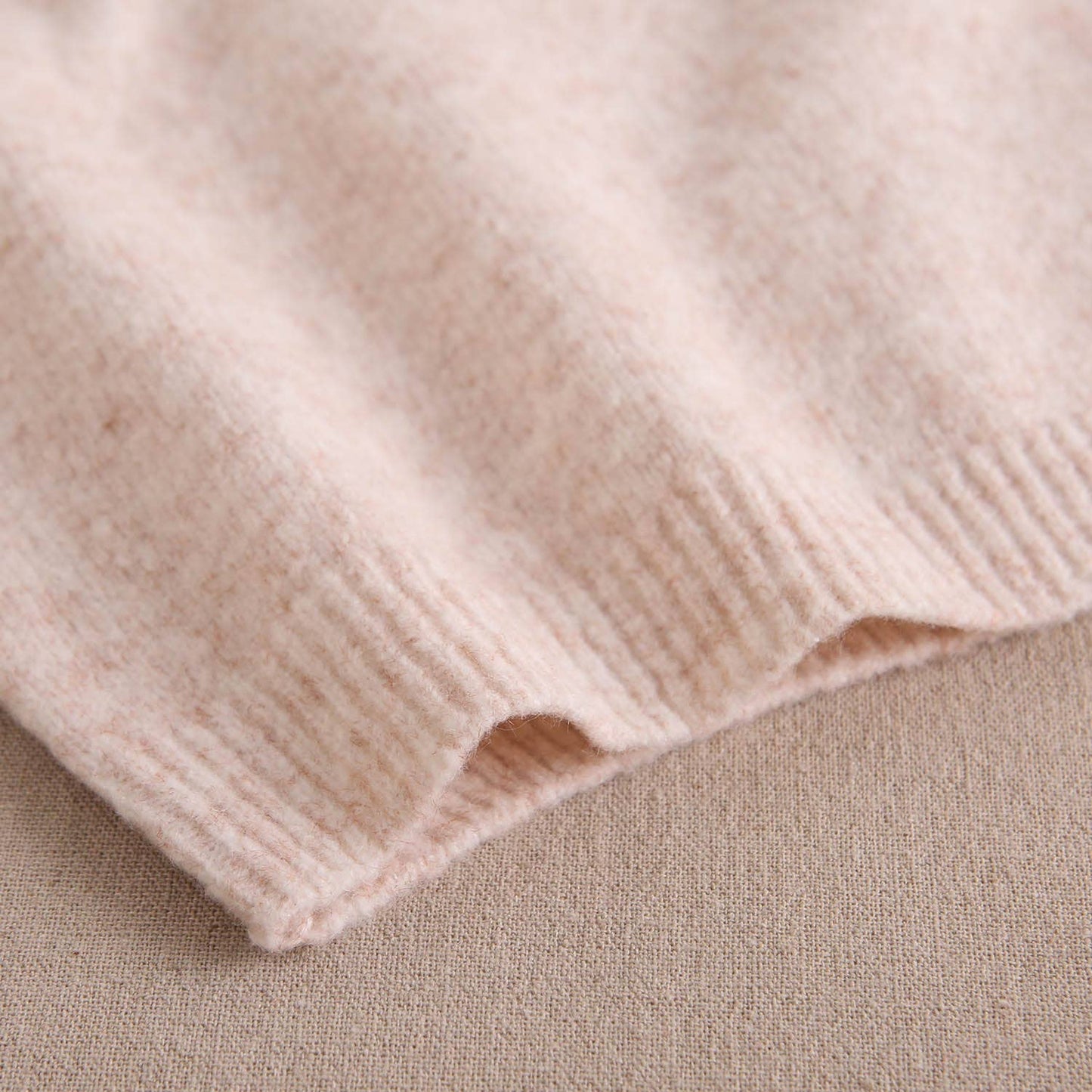 Pull en maille beige pour bébé