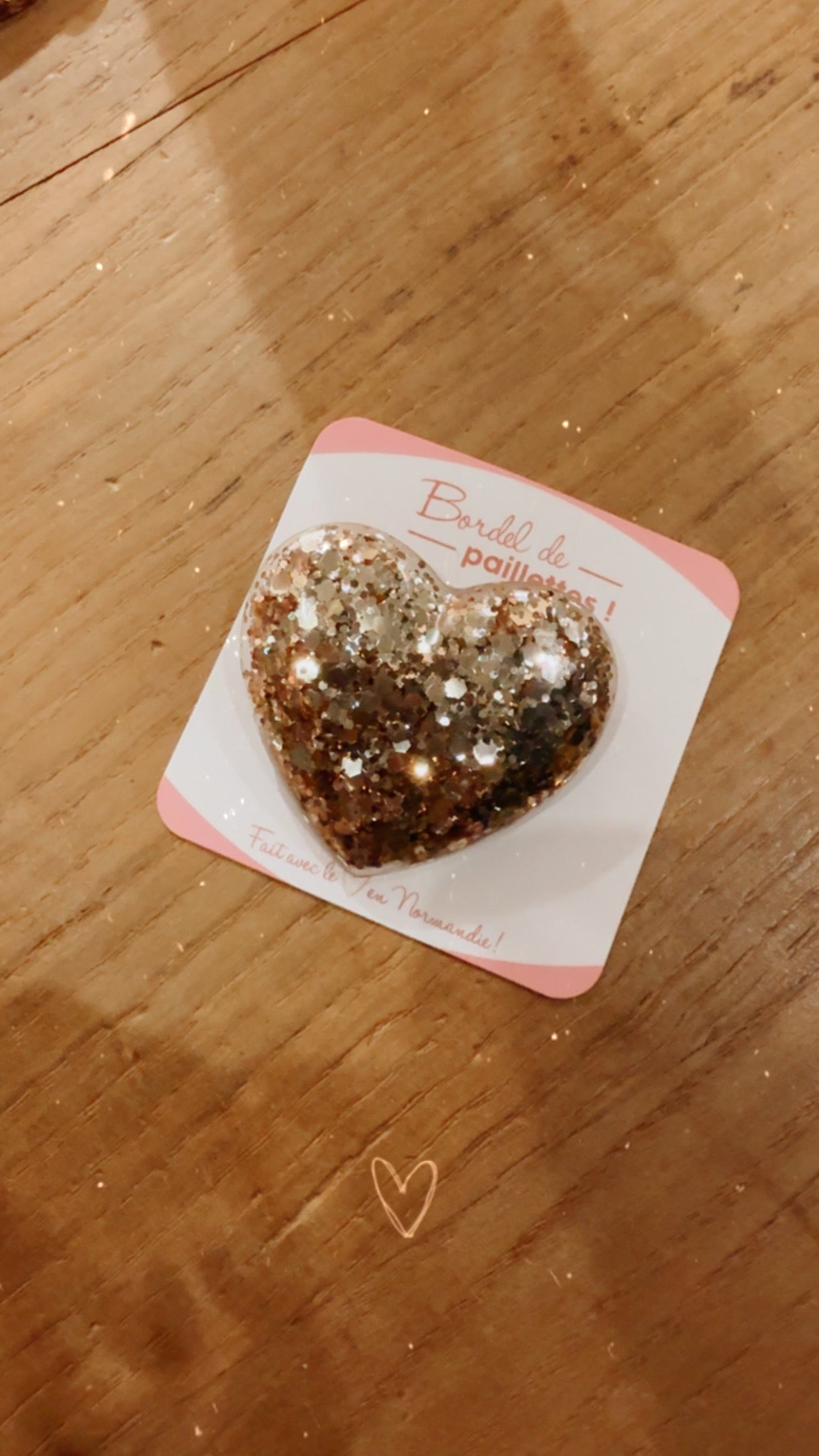 Grande broche cœur à paillettes