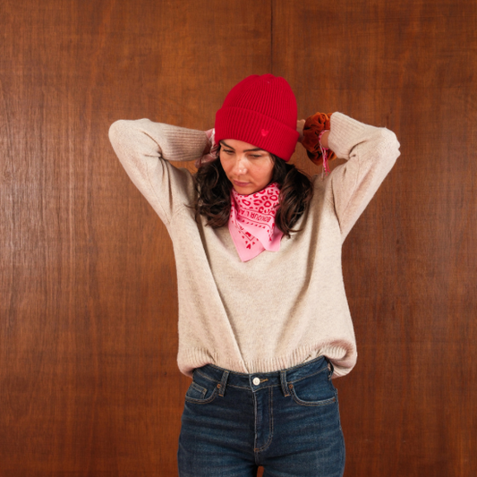 Bonnet bordeaux en laine avec 🖤