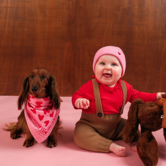Bonnet rose en laine avec 🖤