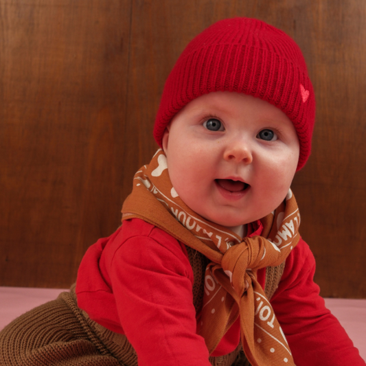 Bonnet bordeaux en laine avec 🖤