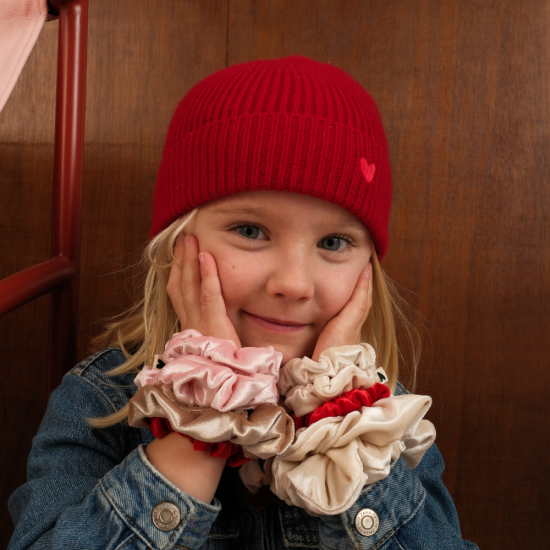 Bonnet bordeaux en laine avec 🖤