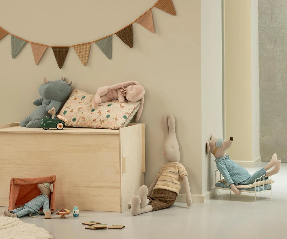 Maileg : Peluche lapin couché, Small - Rose "Poudré"