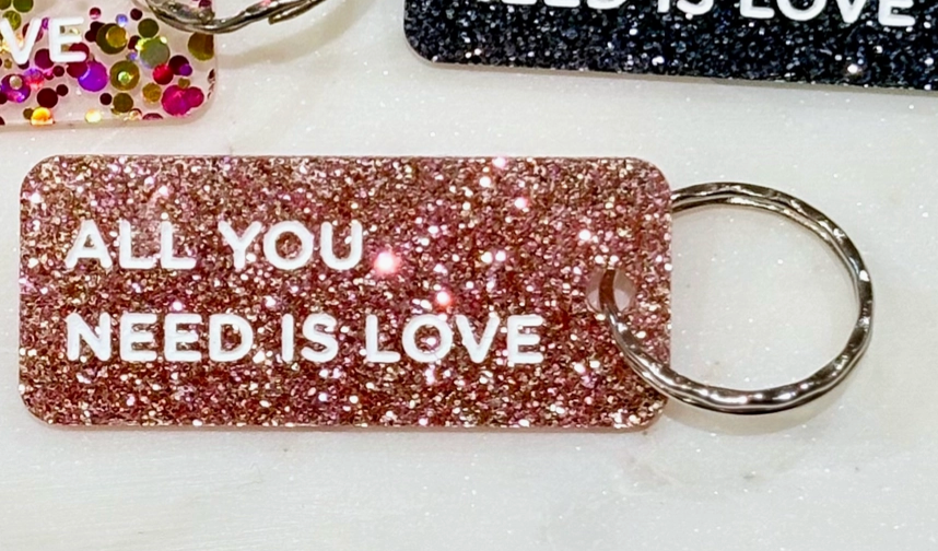 Porte-clés à paillettes : All you need is love