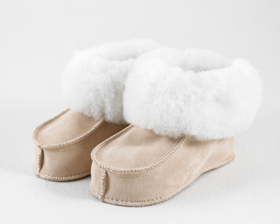 Chaussons bébé en mouton beige