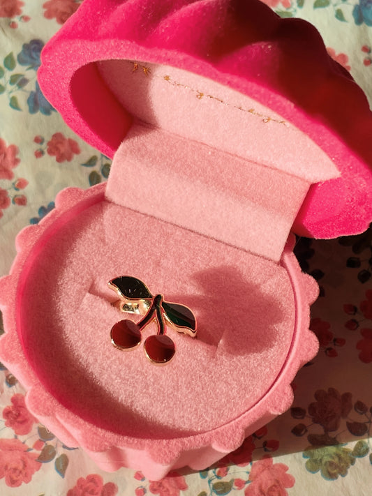 Petite écrin rose avec bague cerise Konges Slojd