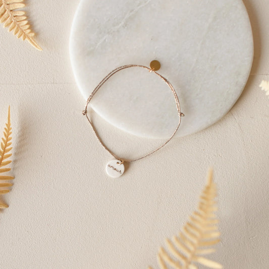 Bracelet médaillon Amour fil doré