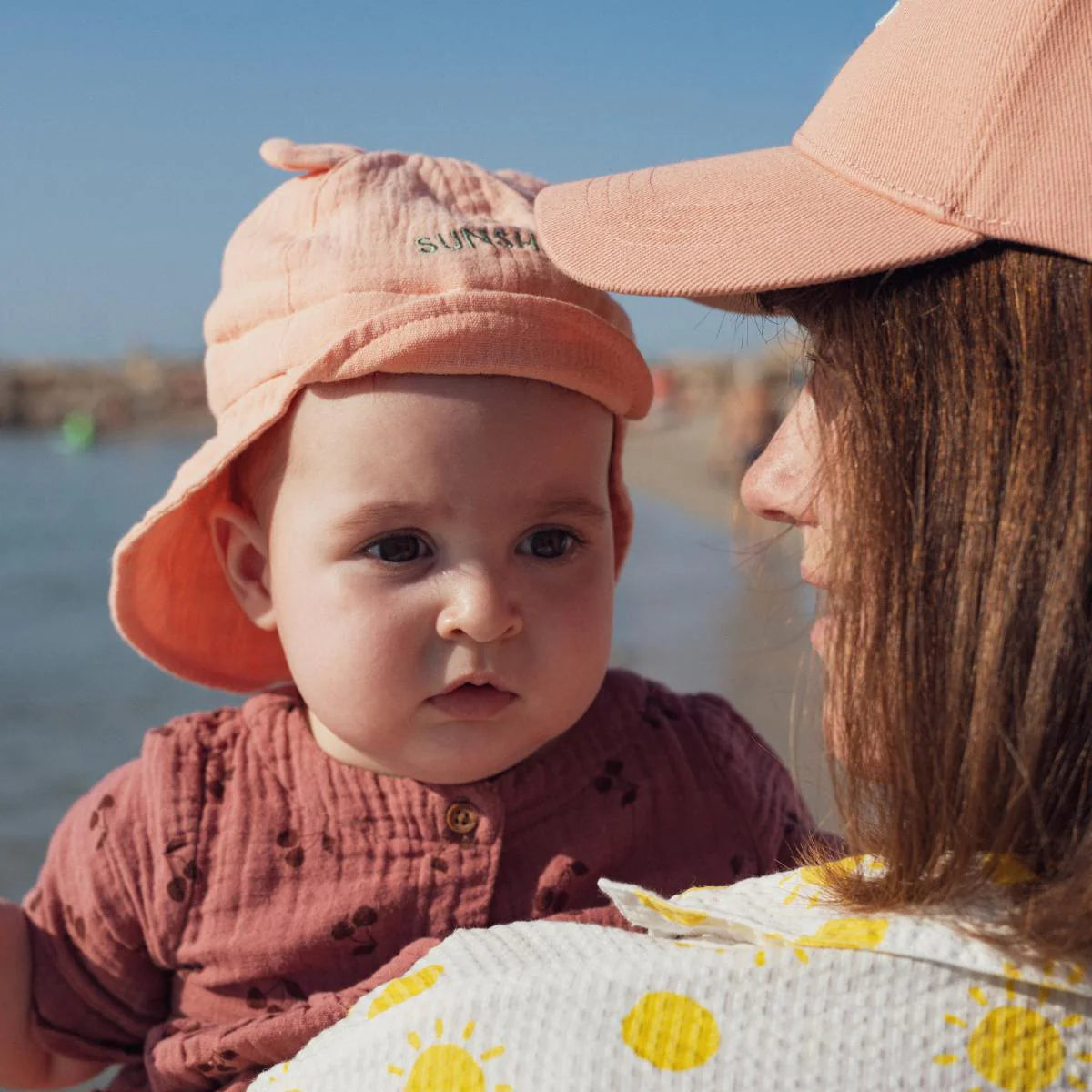 Chapeau bébé Sunshine en gaze de coton corail