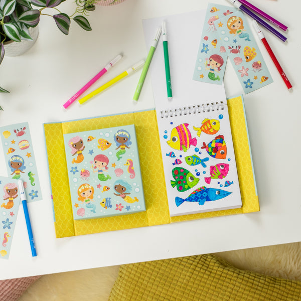 Set de coloriage carnet, feutres et autocollants