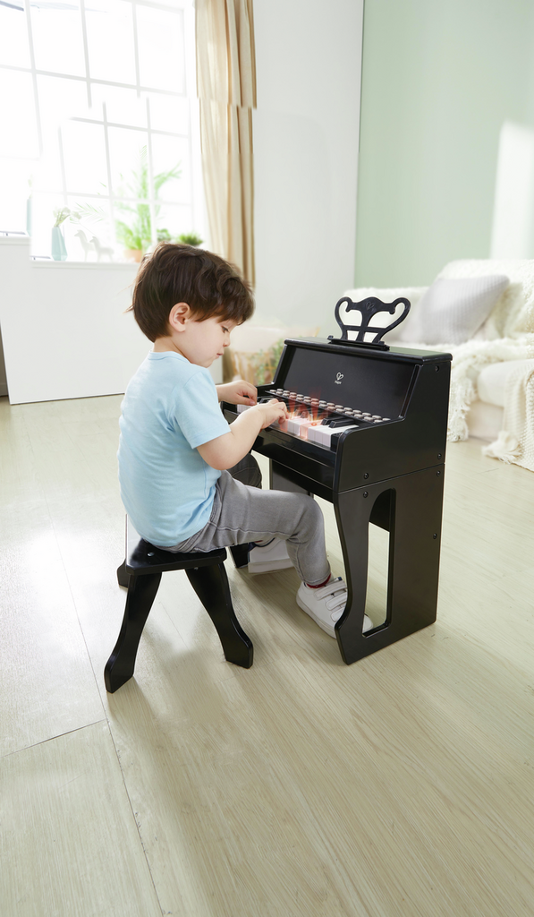 Piano droit noir avec apprentissage intéractif