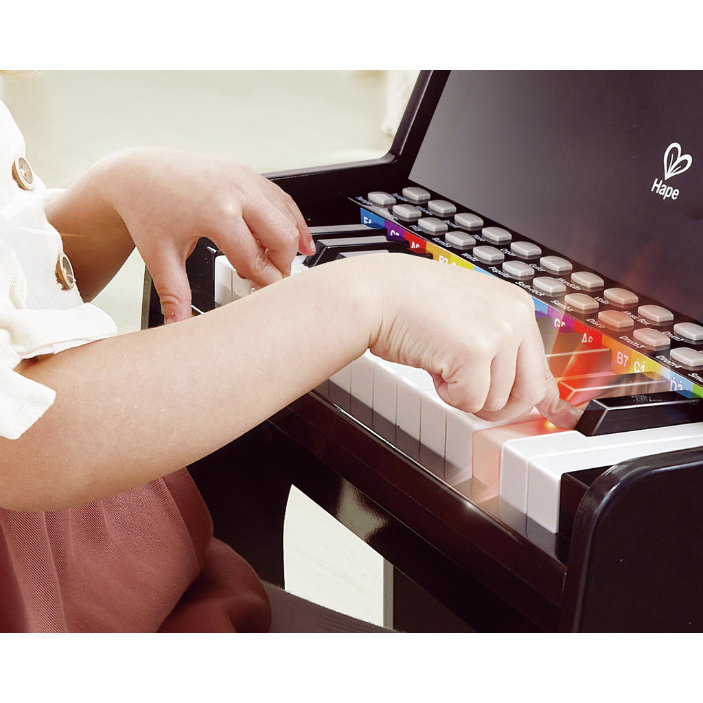 Piano droit noir avec apprentissage intéractif