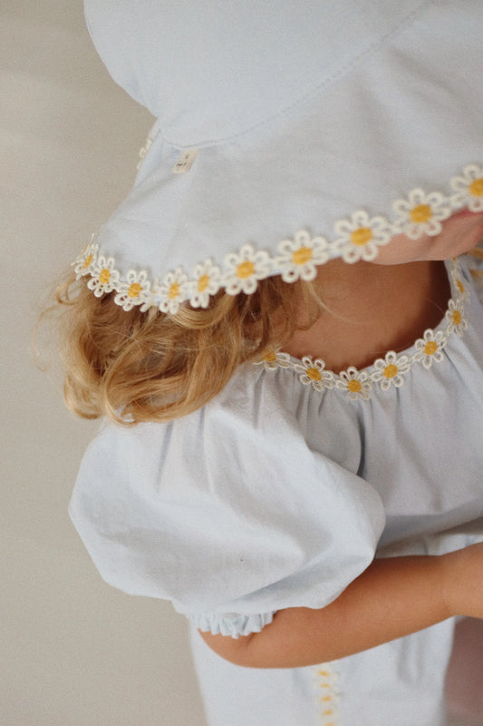 Chapeau daisy bleu ciel