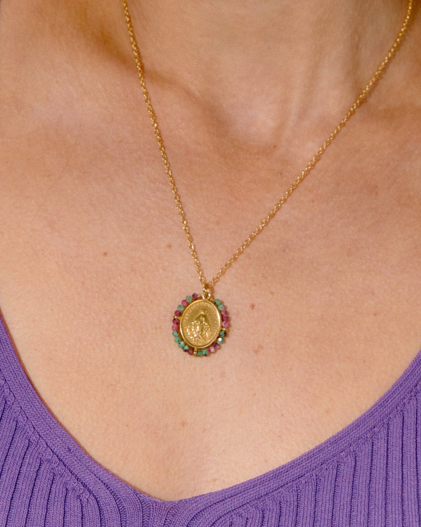 Collier Médaille Santa Maria semi-précieuse