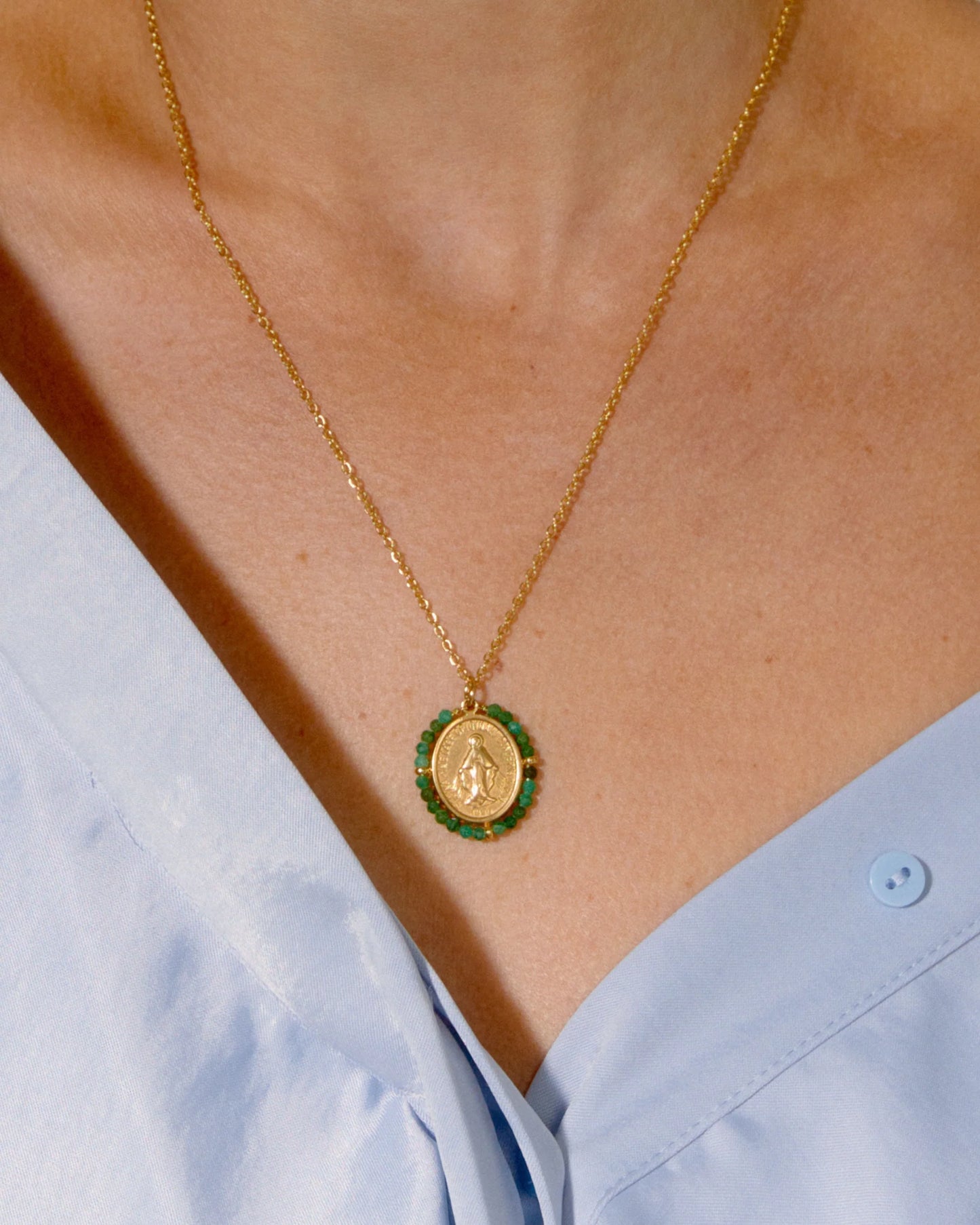 Collier Médaille Santa Maria semi-précieuse