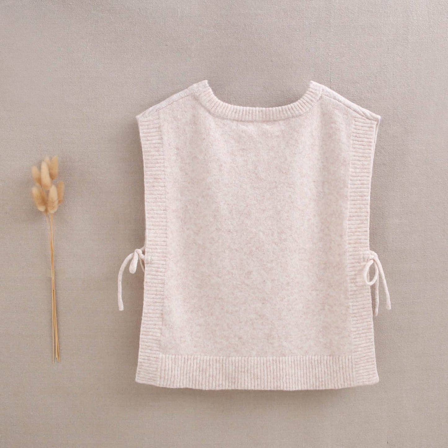 Gilet en tricot beige pour fille avec liens