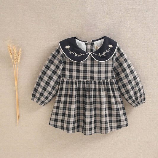 Robe pour bébé en beige clair et carreaux noirs