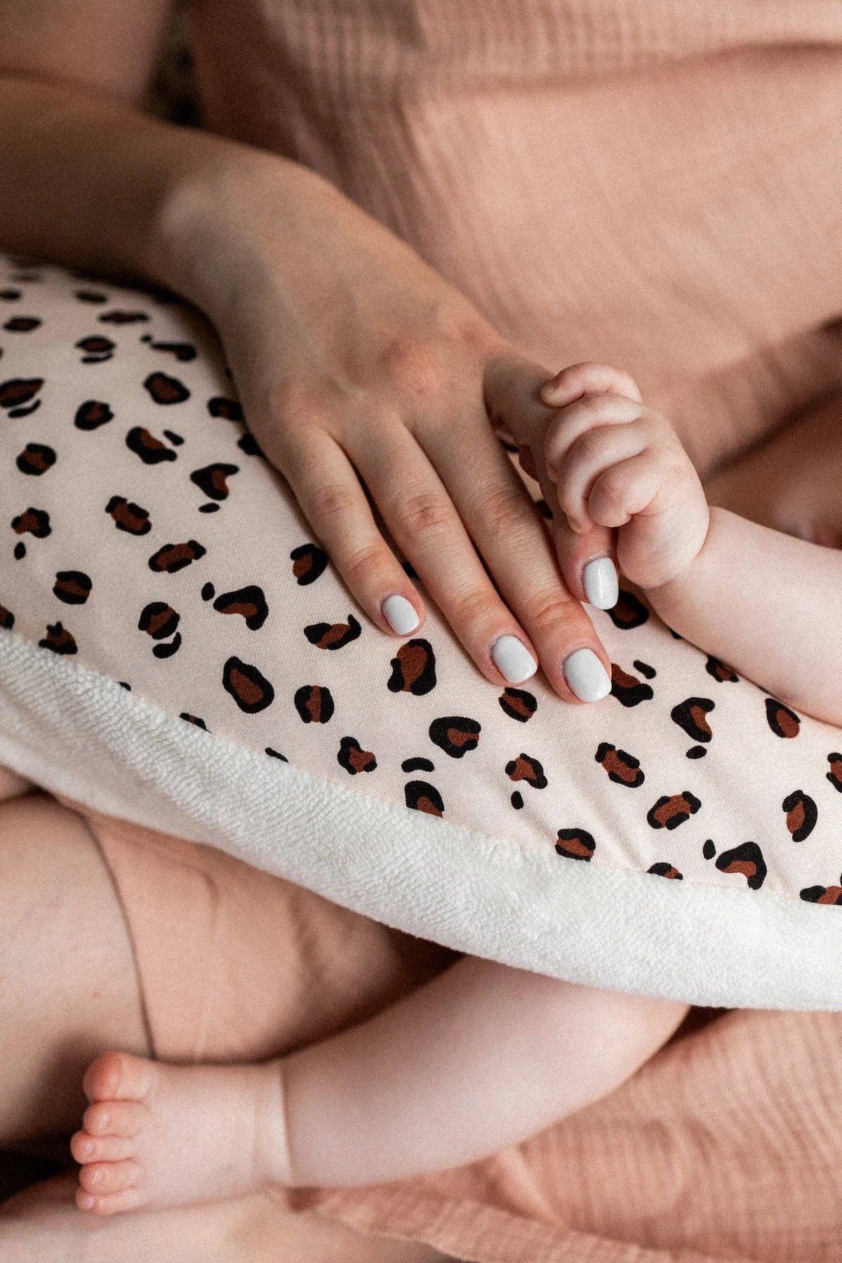 Coussin de grossesse et d’allaitement léopard Graou
