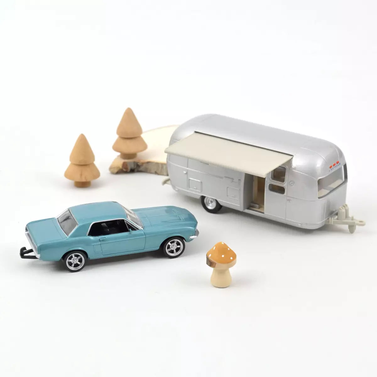 Ford Mustang 1968  Meadowlark et Caravane  Airstream Jet-car 1/43