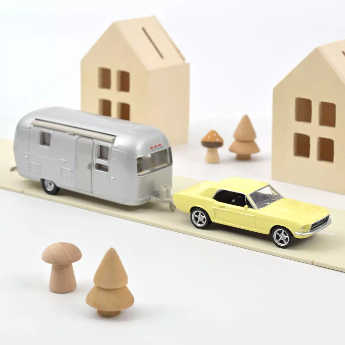 Ford Mustang 1968  Meadowlark et Caravane  Airstream Jet-car 1/43