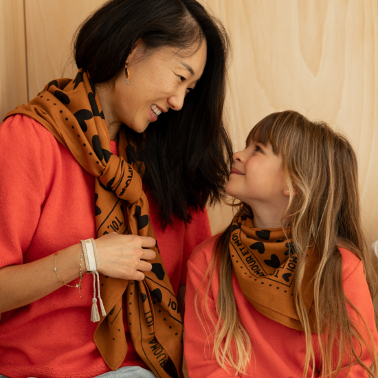 Grand Foulard coeur Toi l'Amour marron/noir