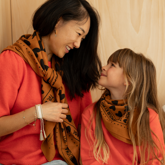 Grand Foulard coeur Toi l'Amour marron/noir