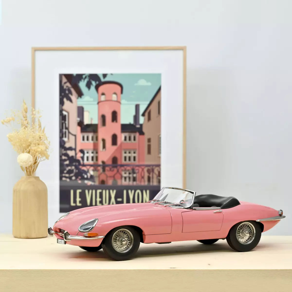 Jaguar Type E Cabriolet 1962 Rose 1/12