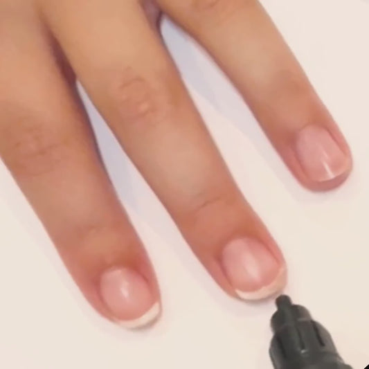 VERNIS À ONGLES 2EN1 - DOUBLE EMBOUT PINCEAU & STYLO