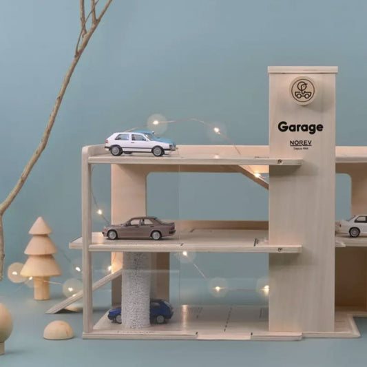 Grand garage en bois